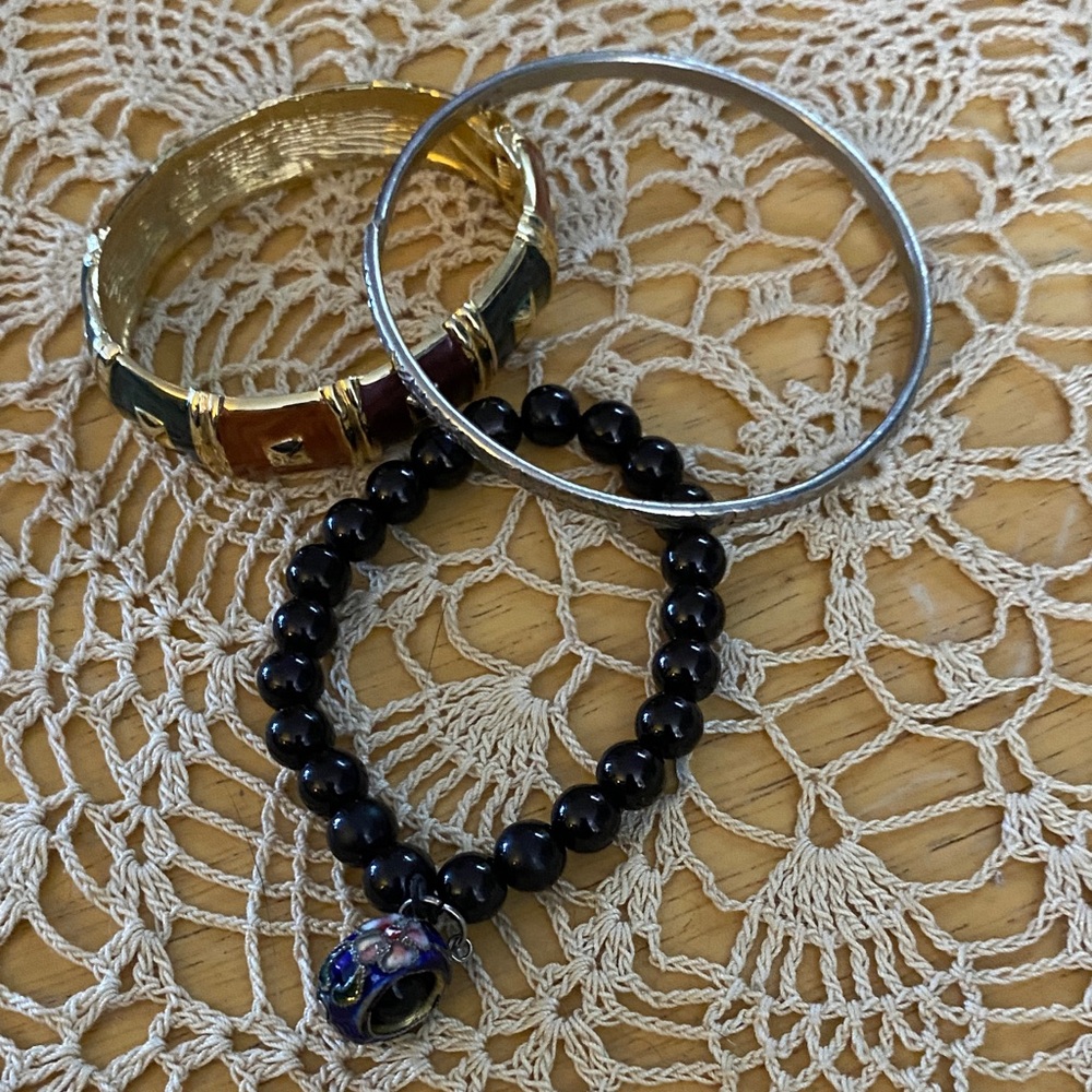 Elegant Black and Gold Bracelet Set